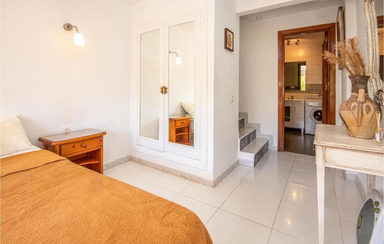 Stunning In Chapas With 1 Bedrooms, Wifi And Outdoor Swimming Pool Marbella