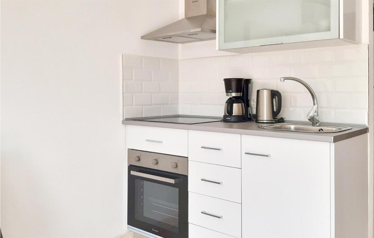 Apartment Stunning In Chapas With 1 Bedrooms, Wifi And Outdoor Swimming Pool Marbella